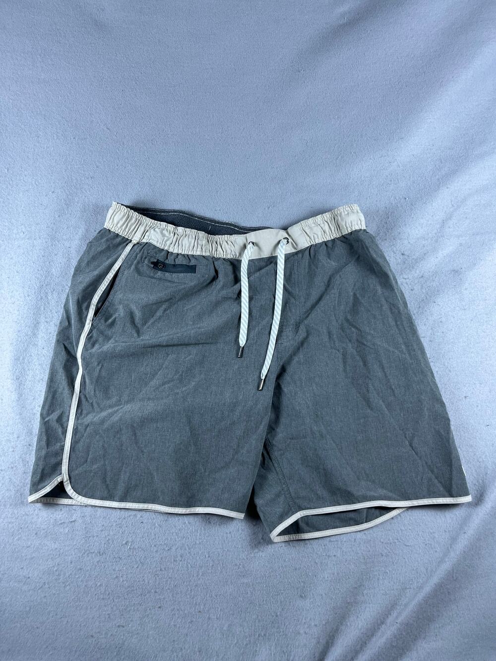 Vuori Banks Shorts Mens 2XL Gray Drawstring Stretch Athletic Performance Sports